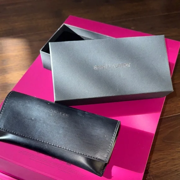 Set Saint Laurent Amazon Black Cat Eye Sunglasses, Cloth  display picture 1